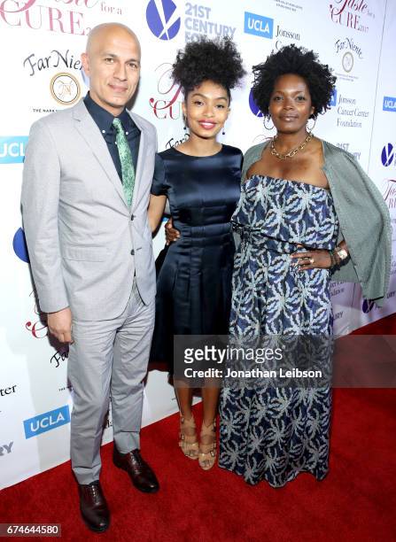 Actress Yara Shahidi and father Afshin Shahidi and mother Keri Shahidi attend the UCLA Jonsson Cancer Center Foundation Hosts 22nd Annual "Taste for...