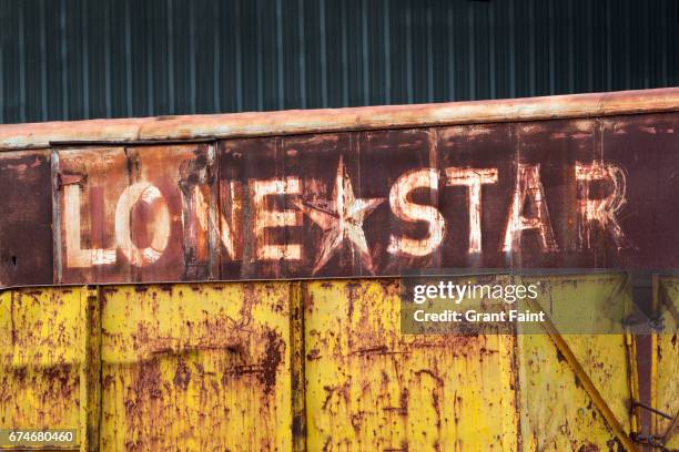 sign ion junk yard. - lubbock texas stock pictures, royalty-free photos & images