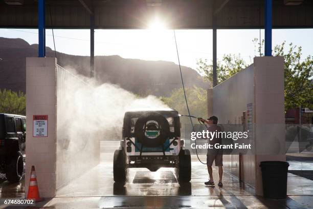 washing 4 wheel drive jeep. - car wash stock pictures, royalty-free photos & images