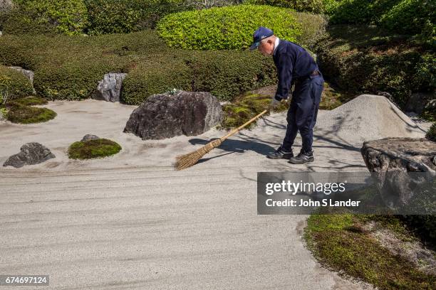 Sand Racking Japan 878 Japanese Sand Garden Stock Photos, High-Res Pictures, and Images ...