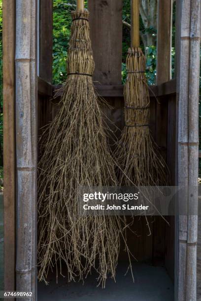 Japanese Rice Straw Brooms are made of sorghum, the best of which are made in Tochigi and Gunma. These types of rough brooms are usually only used...