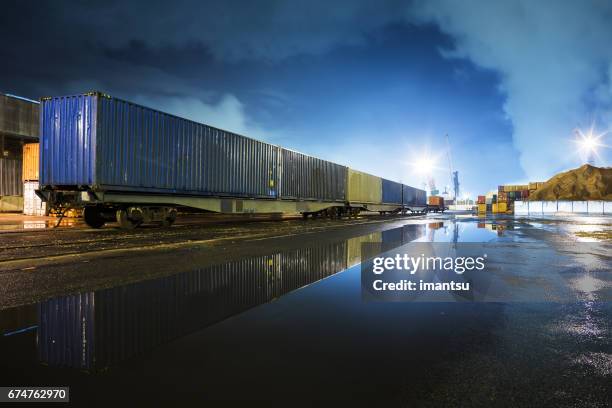 in port - parque de manobras de comboios imagens e fotografias de stock