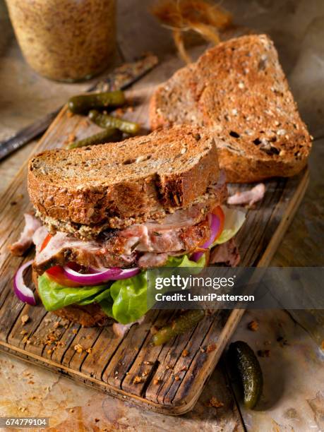 stekt fläsk smörgås - aioli bildbanksfoton och bilder