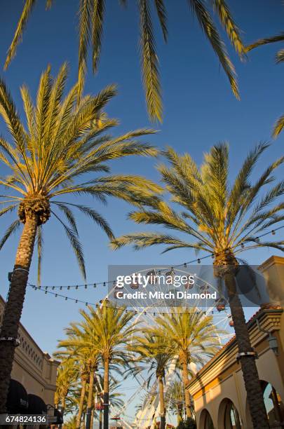 irvine spectrum ferris wheel - los angeles art stock-fotos und bilder