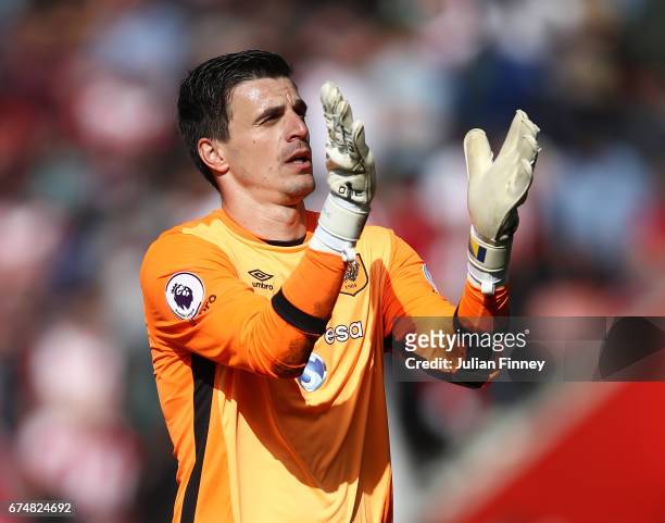 Eldin Jakupovic of Hull City applaus supporter after thre full time whistle during the Premier League match between Southampton and Hull City at St...