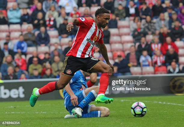 Jermain Defoe of Sunderland in action during the Premier League match between Sunderland AFC and AFC Bournemouth at Stadium of Light on April 29,...