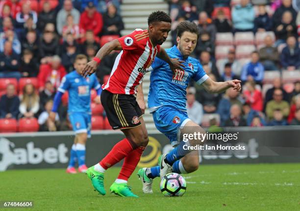 Jermain Defoe of Sunderland in action during the Premier League match between Sunderland AFC and AFC Bournemouth at Stadium of Light on April 29,...