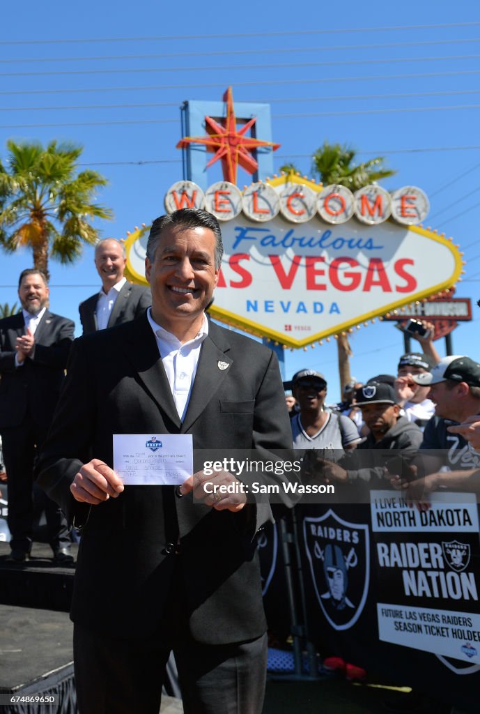 Oakland Raiders Announce Draft Picks At The Welcome To Fabulous Las Vegas Sign