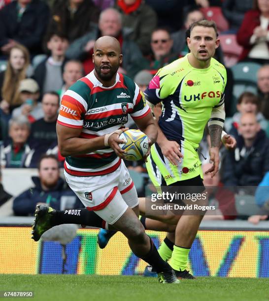 Pietersen of Leicester runs with the ball during the Aviva Premiership match between Leicester Tigers and Sale Sharks at Welford Road on April 29,...