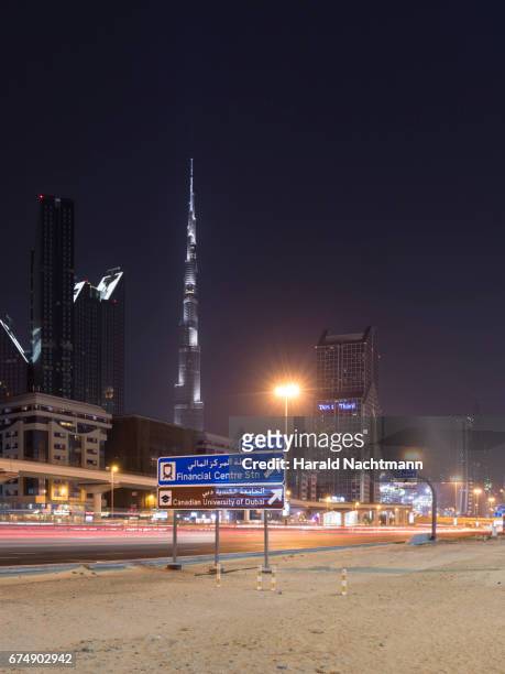 downtown dubai - stadtsilhouette stock pictures, royalty-free photos & images