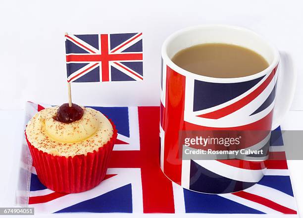 brexit celebration tea. - tea and cupcakes stockfoto's en -beelden