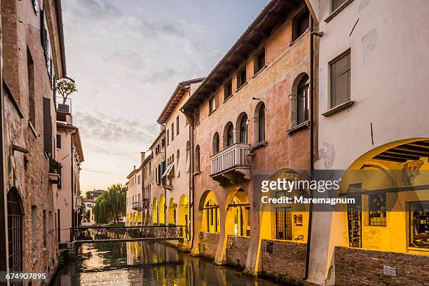 view of canale (canal) dei buranelli - treviso italian stock-fotos und bilder
