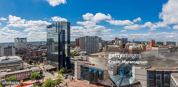 view of the town - birmingham england photos et images de collection