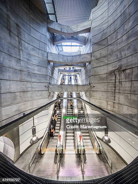 vienna metro (underground, subway), elevators - fußgängertunnel stock-fotos und bilder