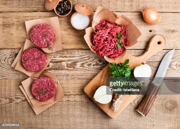raw ground beef meat and burger steak cutlets - juicy stock pictures, royalty-free photos & images