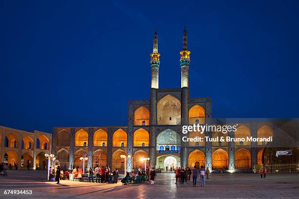 iran, yazd, amir chakhmaq mosque - yazd stockfoto's en -beelden