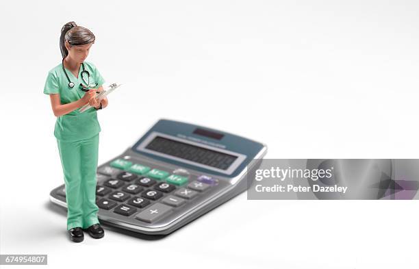 doctor/nurse/cost of medical care - figurines stock-fotos und bilder