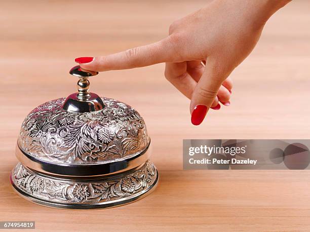 hotel guest bell - esmalte de uñas rojo fotografías e imágenes de stock