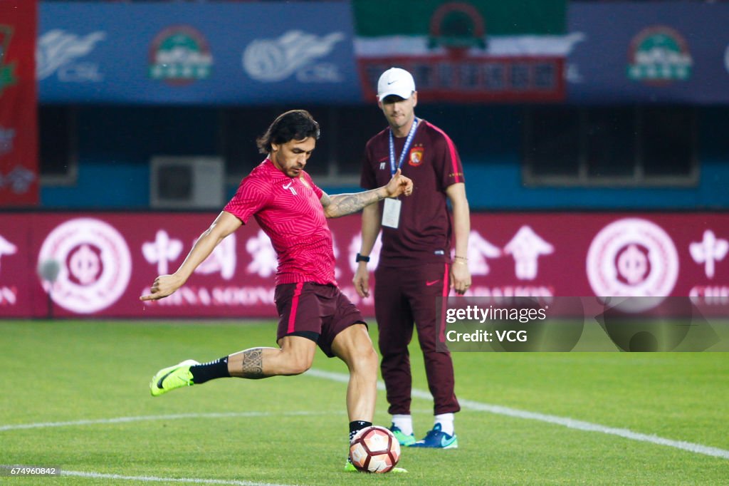 Henan Jianye v Guangzhou Evergrande - Chinese Super League