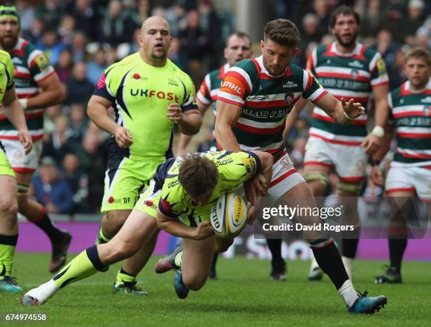 Owen Williams of Leicester pounces on the ball after a mistake by AJ MacGinty to score their third try during the Aviva Premiership match between...