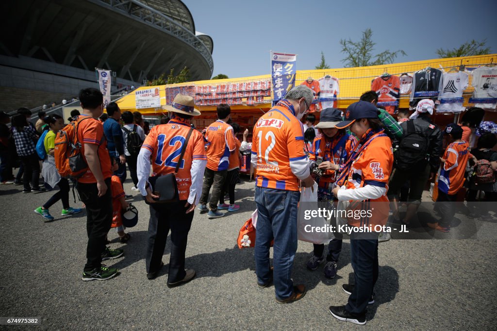 Albirex Niigata v Kashiwa Reysol - J.League J1