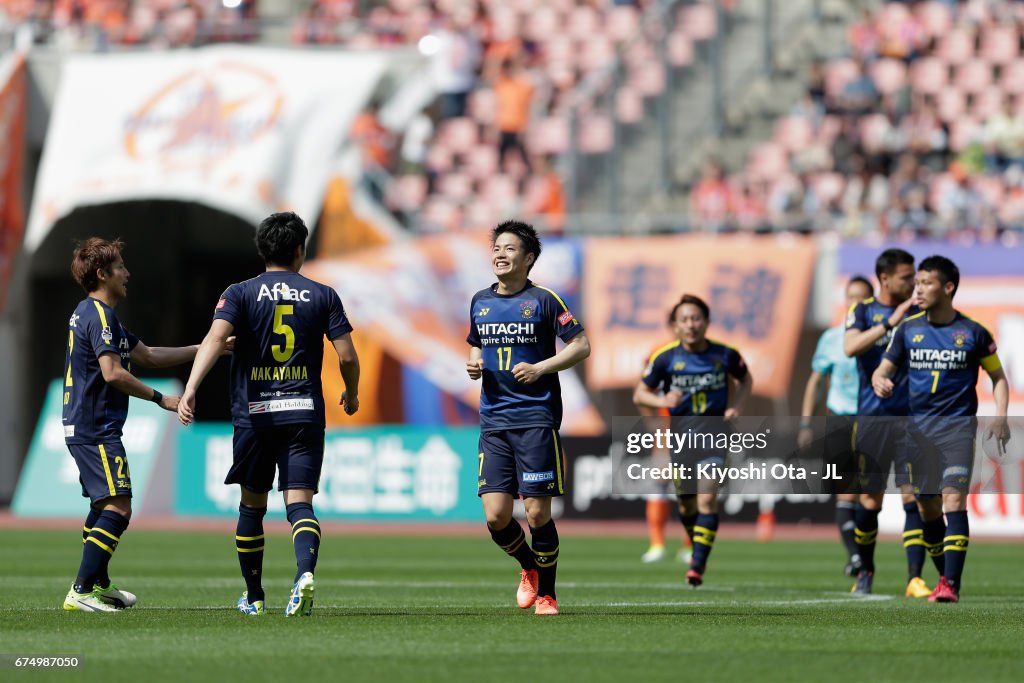 Albirex Niigata v Kashiwa Reysol - J.League J1
