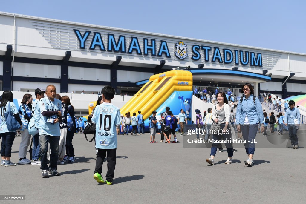 Jubilo Iwata v Consadole Sapporo - J.League J1