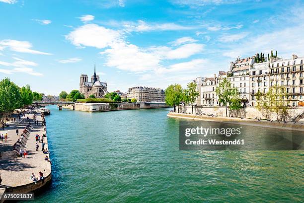 france, paris, seine river and notre-dame - church color light paris stockfoto's en -beelden