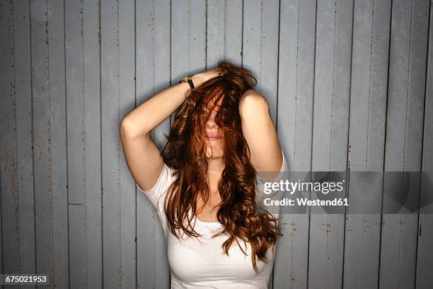 redheaded young woman with dishevelled hair - cabello desmelenado fotografías e imágenes de stock