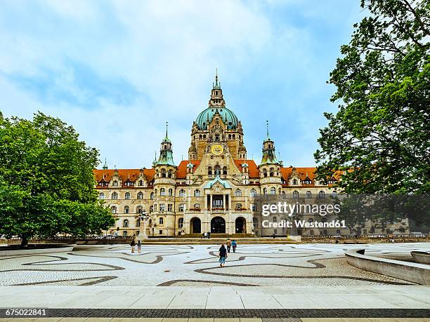 germany, hanover, new town hall - hannover fotografías e imágenes de stock