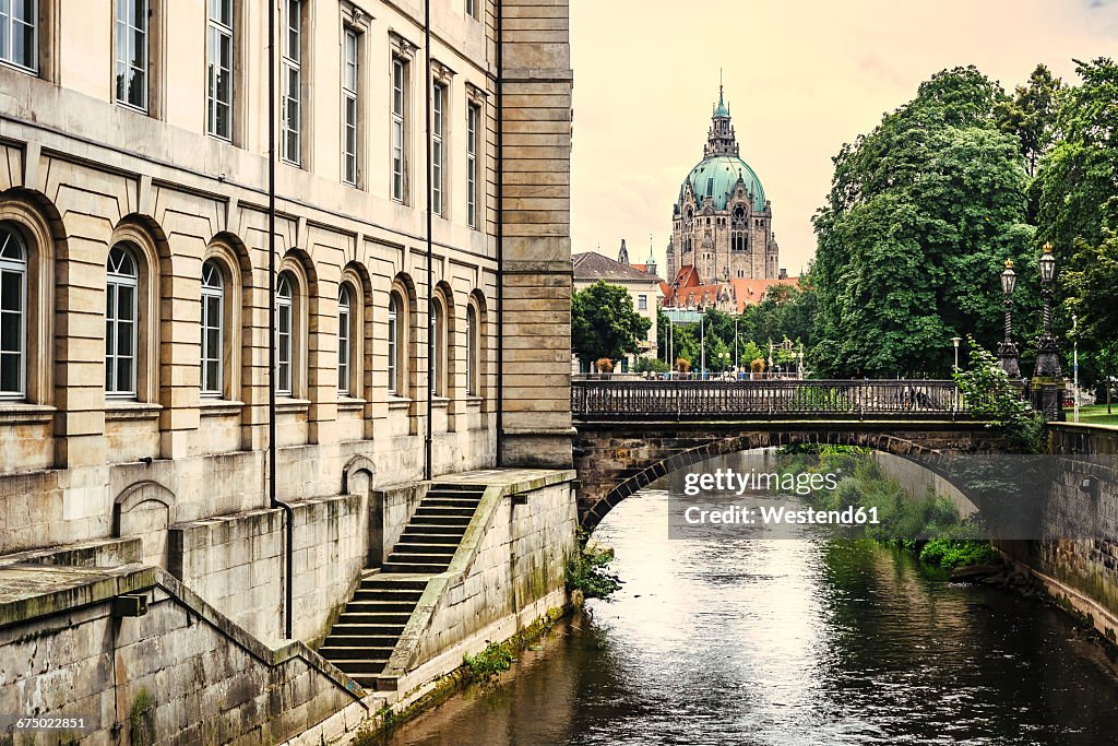 Germany, Lower Saxony, Hannover, New town hall and canal, Leine river