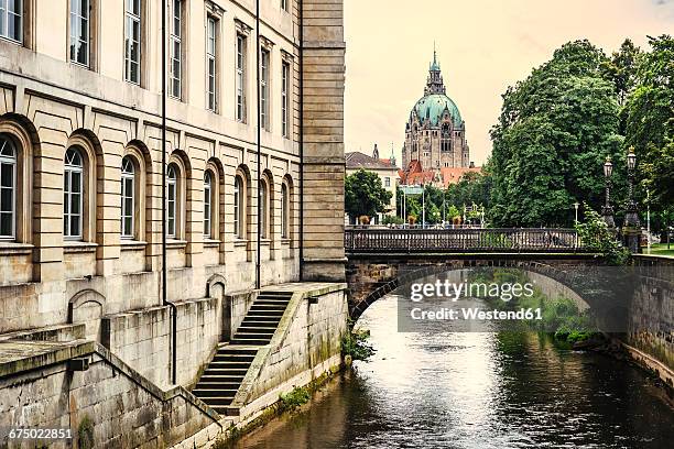 germany, lower saxony, hannover, new town hall and canal, leine river - hanôver imagens e fotografias de stock