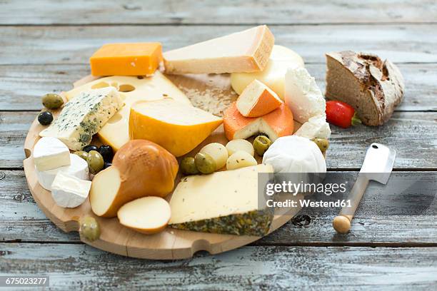 cheese platter with different sorts of cheese - cheese board imagens e fotografias de stock