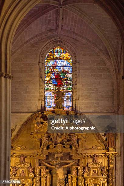 seville cathedral interior - seville cathedral interior stock pictures, royalty-free photos & images
