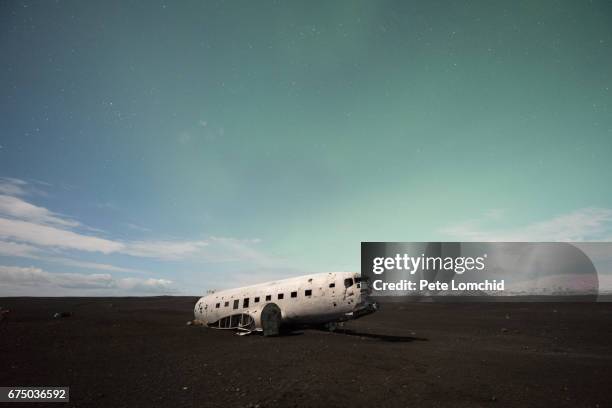 airplane aurora iceland 2017 - calancói imagens e fotografias de stock