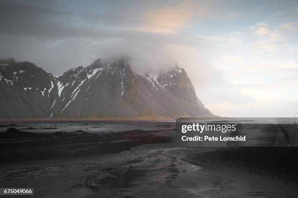 vestrahorn morning cloud 2017 - 斑レイ岩 ストックフォトと画像