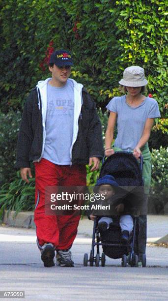 Actress Calista Flockhart walks with her son Liam and personal trainer Jamie Milnes December 1, 2001 in Brentwood, CA.