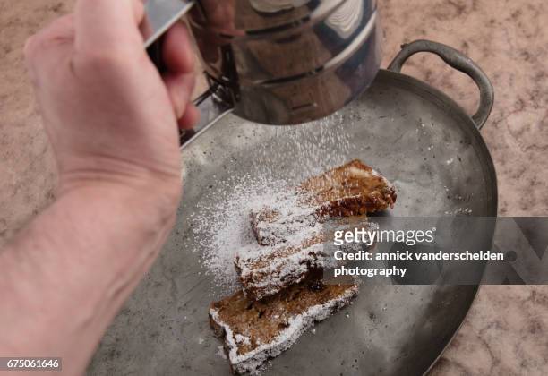 sifting icing sugar on bread pudding. - powdered sugar sifter fotografías e imágenes de stock