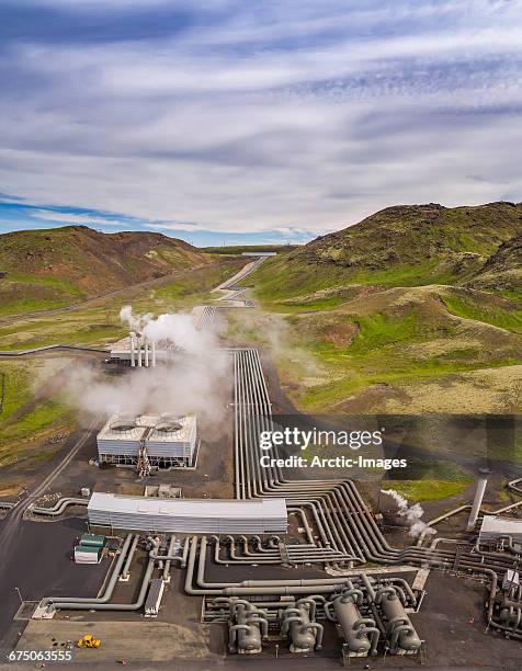 top view-hellisheidi geothermal plant, iceland - cooling tower stockfoto's en -beelden