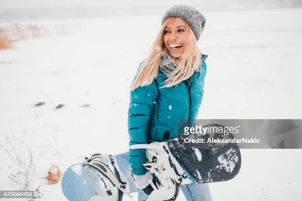 smiling snowboarder - woman snowboarding stock pictures, royalty-free photos & images