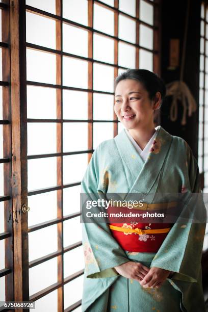 在京都的和服和日本婦女 - 発見 個照片及圖片檔