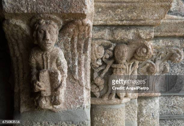 romanic sculptures - altorrelieve fotografías e imágenes de stock