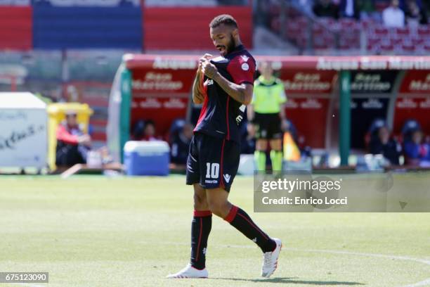 Joao Pedro of Cagliari celebrates his goal during the Serie A match between Cagliari Calcio and Pescara Calcio at Stadio Sant'Elia on April 30, 2017...