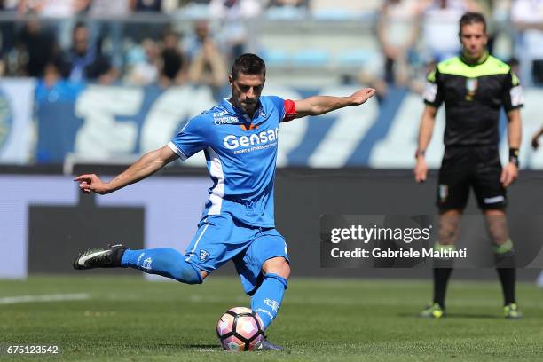 Manuel Pucciarelli of Empoli FC scores a goal during the Serie A match between Empoli FC and US Sassuolo at Stadio Carlo Castellani on April 30, 2017...