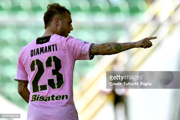Alessandro Diamanti of Palermo celebrates after scoring the opening goal during the Serie A match between US Citta di Palermo and ACF Fiorentina at...