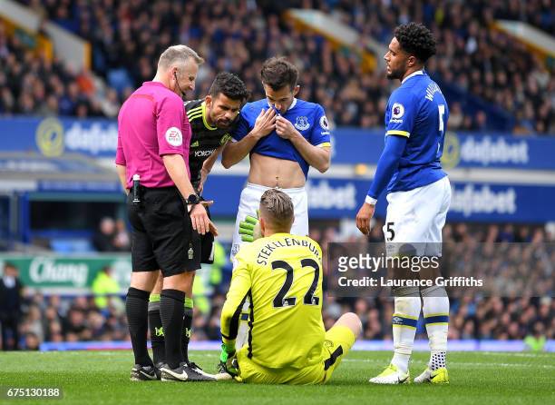 Jonathan Moss checks that Maarten Stekelenburg of Everton is okay as heargues with Diego Costa of Chelsea during the Premier League match between...