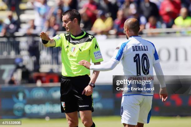 The referee during the Serie A match between Cagliari Calcio and Pescara Calcio at Stadio Sant'Elia on April 30, 2017 in Cagliari, Italy.