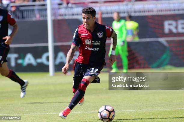 Diego Farias of Cagliari in action during the Serie A match between Cagliari Calcio and Pescara Calcio at Stadio Sant'Elia on April 30, 2017 in...