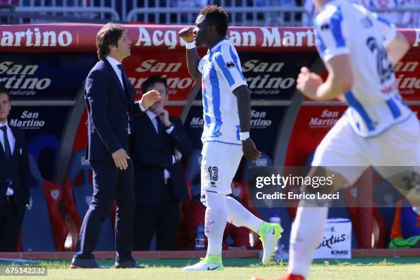 Sulley Muntari of Pescara react with the supporters during the Serie A match between Cagliari Calcio and Pescara Calcio at Stadio Sant'Elia on April...