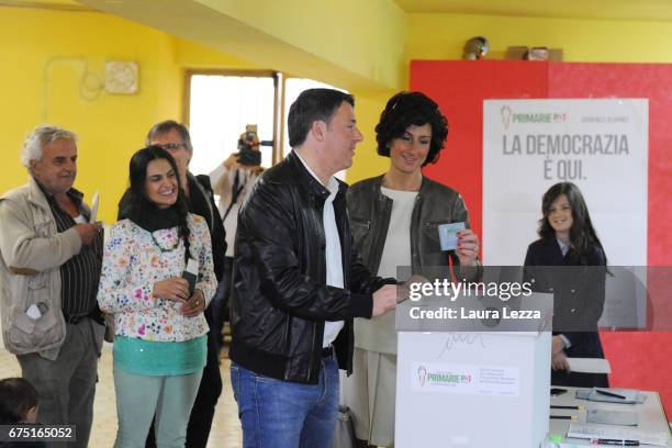 Former Italian Prime Minister and PD secretary Matteo Renzi and his wife Agnese Renzi cast their vote for Democratic Party leadership primaries on...